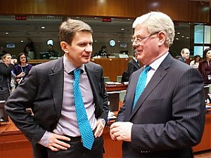 Vytautas Leskevicius and Irish Minister of Tánaiste (deputy prime minister) and Minister for Foreign Affairs and Trade Eamon Gilmore. Brussels, 4.02.2013. Photo: urm.lt