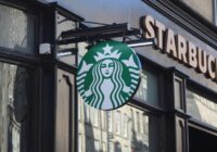 Lai uzlabotu Starbucks, jaunajam izpilddirektoram Braienam Nikolo būs jārisina mobilās lietotnes problēma